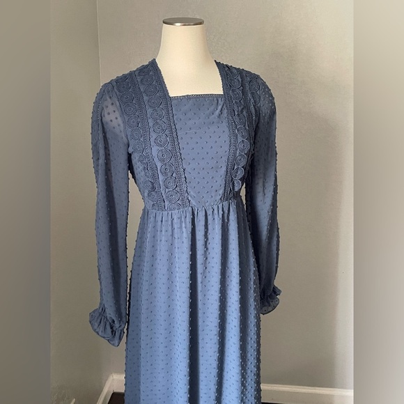 [Orange Creek] cornflower Swiss dot lace maxi

Pre loved 
Excellent condition - Picture 2 of 10